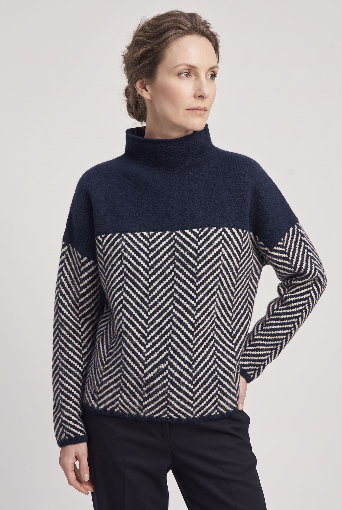 Pull Femme | Col Cheminée Motif Chevrons Empiècement Contrasté - 4