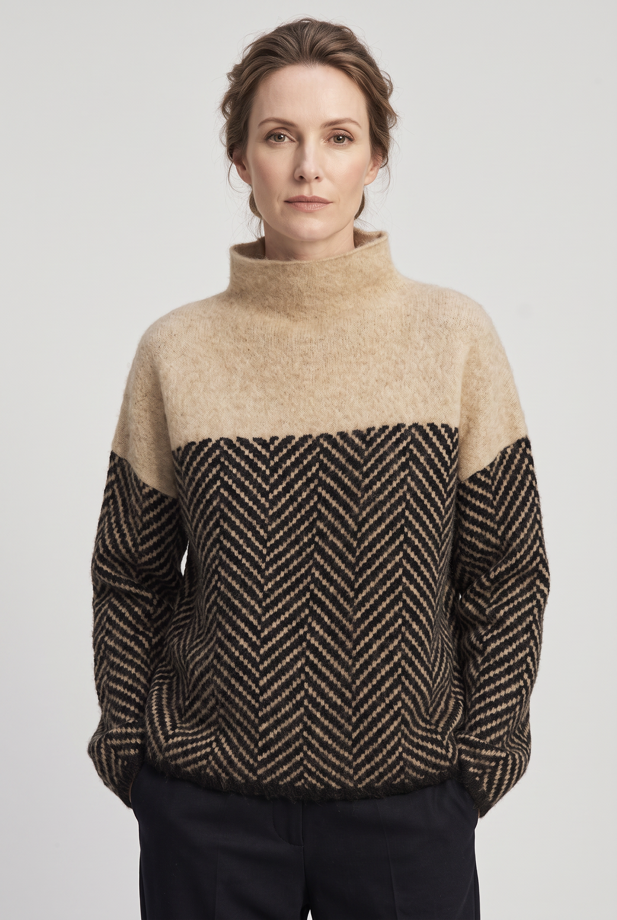 Pull Femme | Col Cheminée Motif Chevrons Empiècement Contrasté - 1
