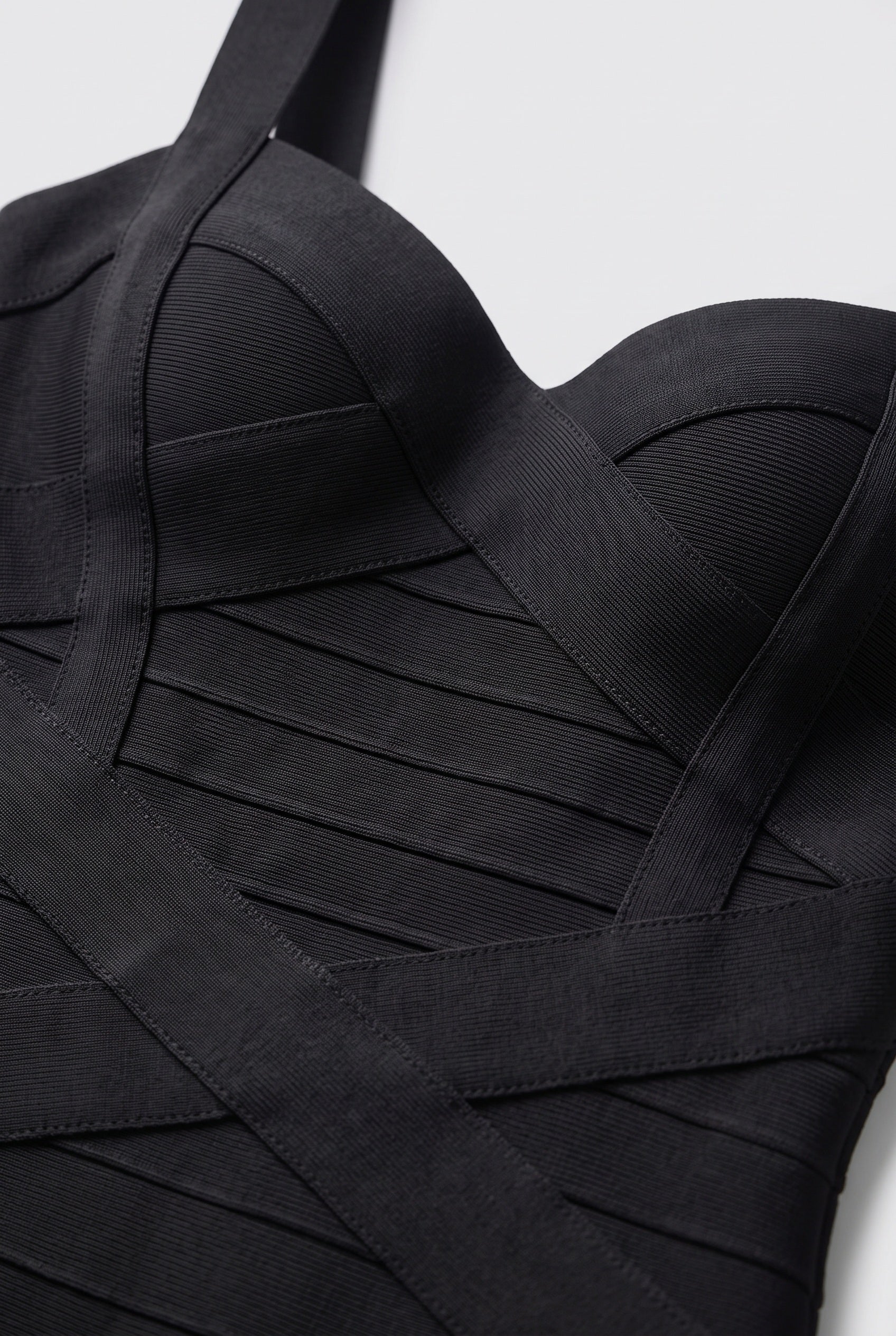 Robe Femme | Noire Bandage Courte Décolleté Cœur - 3